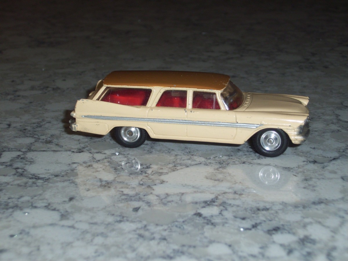 219 TOYS CORGI ミニカー PLYMOUTH No.219 WAGON STATION SUBURBAN SPORTS PLYMOUTH MINT NEAR TOYS CORGI SUBURBAN SPORTS ミニカー