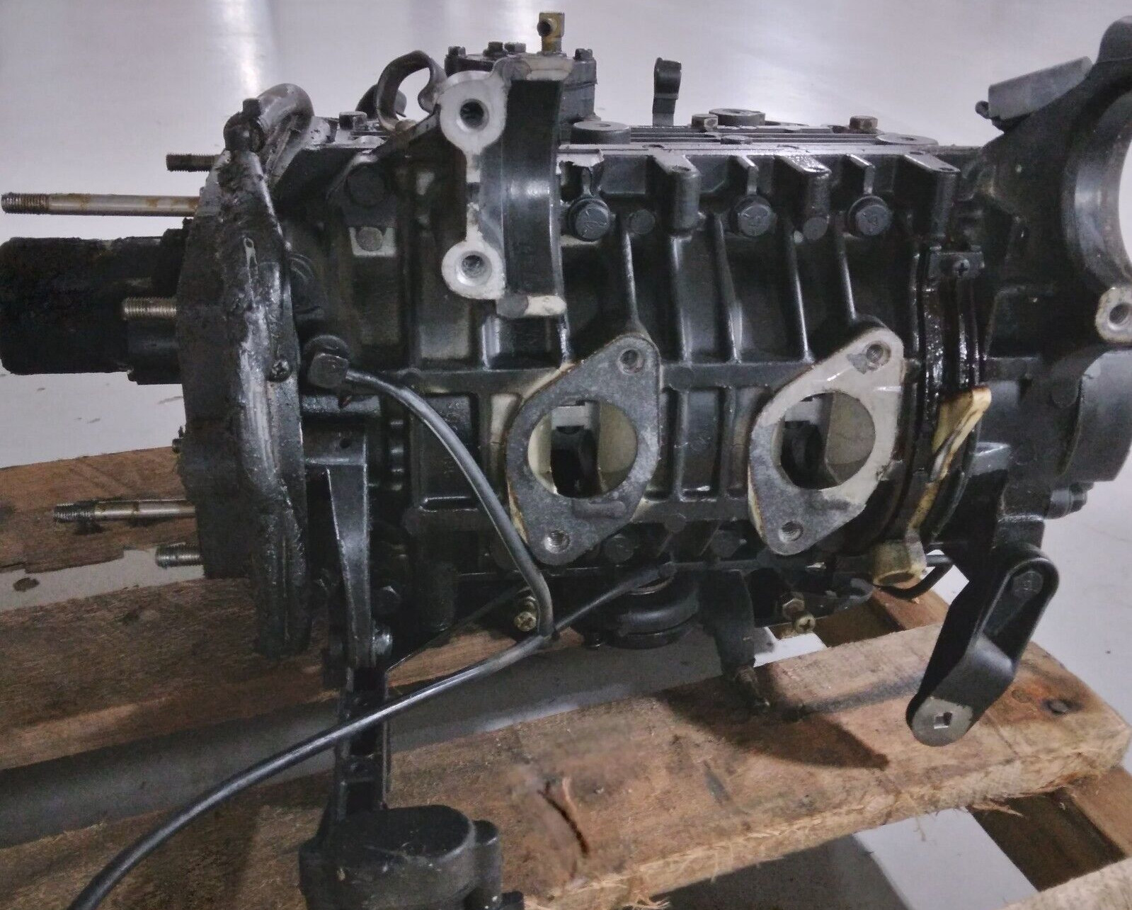 Mercury 60hp 3 cylinder  powerhead assembly 97470A87, cylinder block 8362A11