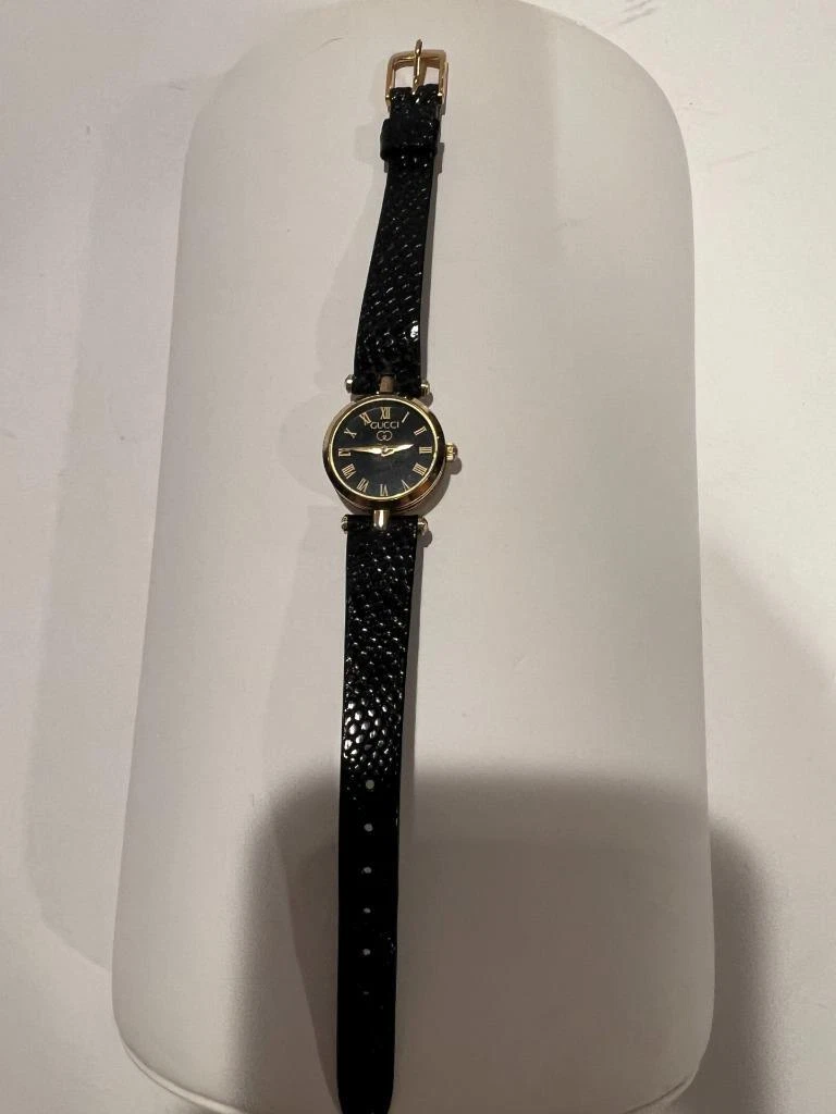 Small gucci watch store