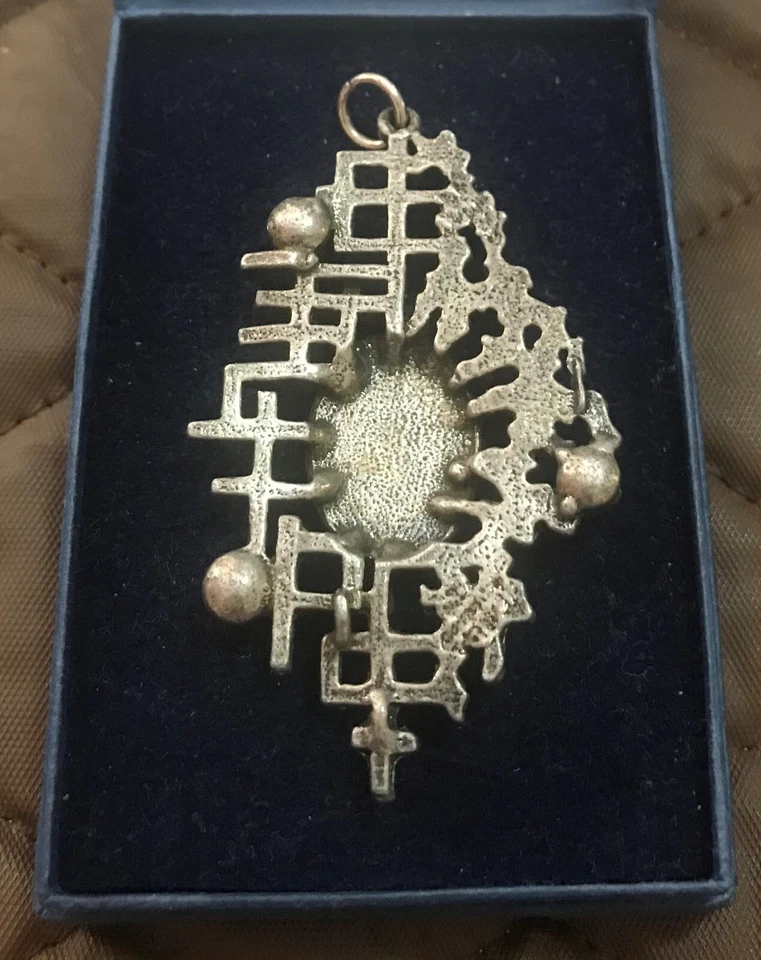 COLGANTE BRUTALISTA VINTAGE PLATEADO con ESMALTES EN EL CENTRO Foto 2 de 2