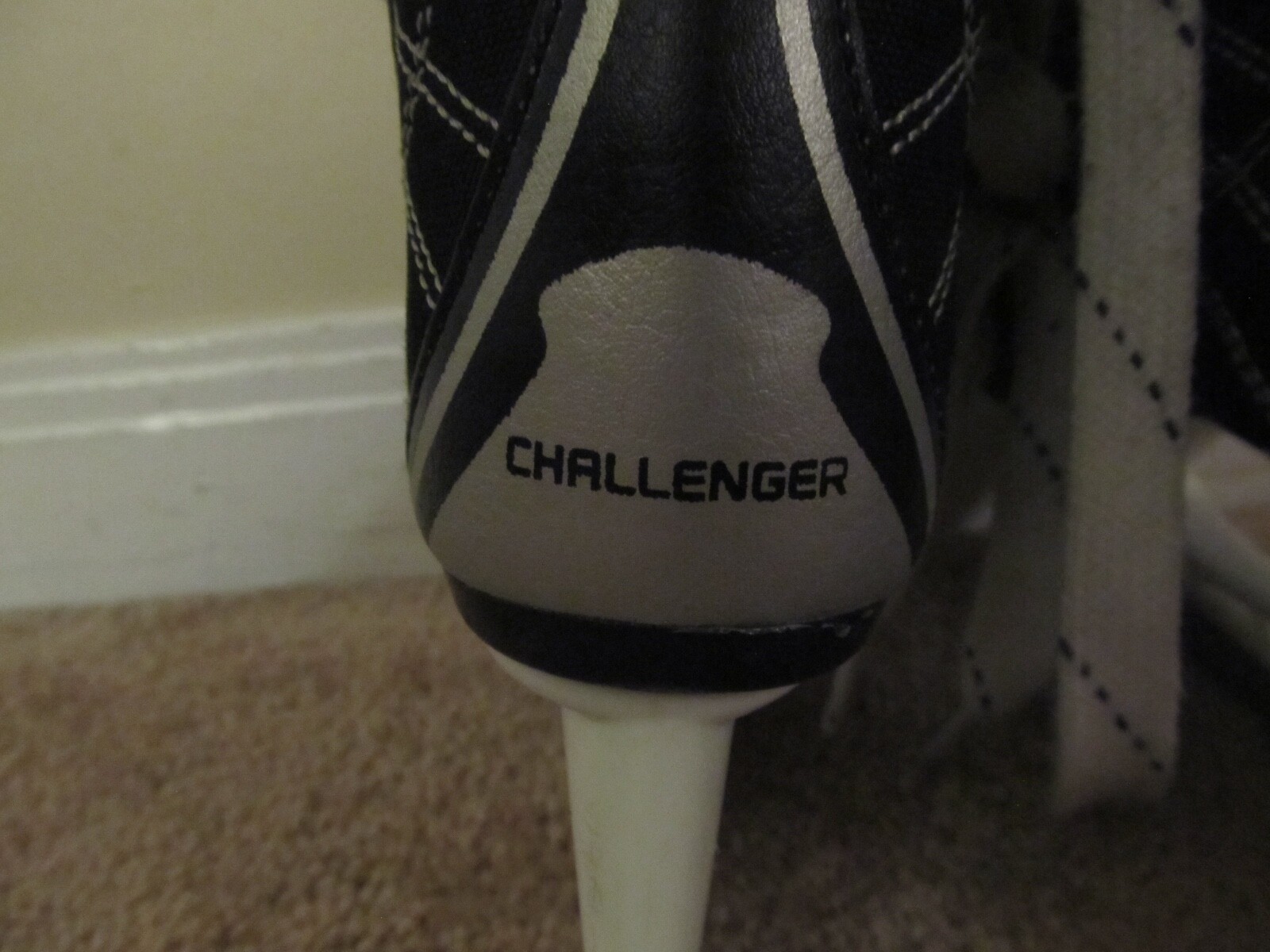 Size Y 11 R Bauer Challenger Hockey SkatesYouth eBay