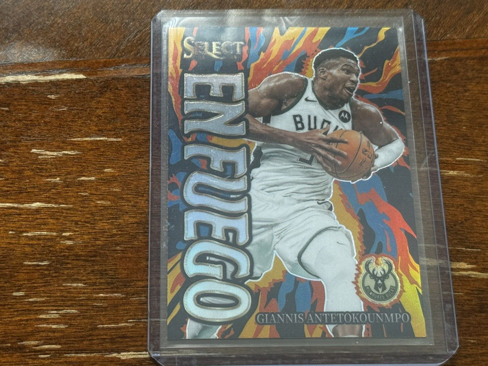 2022-23 Panini Select Giannis Antetokounmpo En Fuego Silver Prizm #1