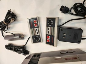 Nintendo NES Control Deck Home Console - Gray SYSTEM IN BOX tested works