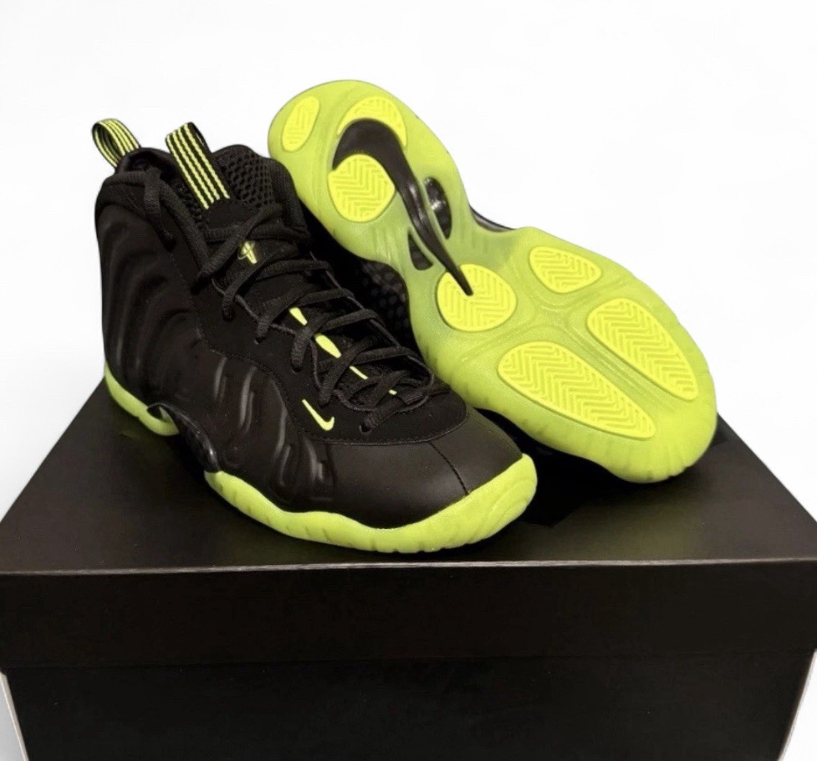 Black Volt Hf0977-001 Youth Boys Size 6.5