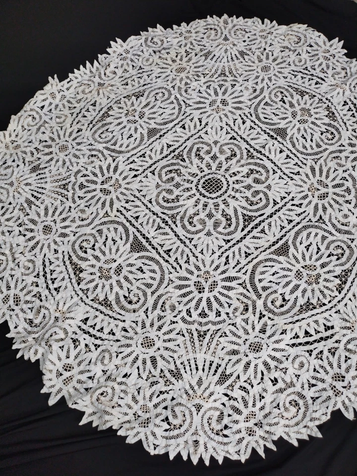 Vintage Handarbeit Battenburg Leinen Spitze Tischdecke rund Handarbeit A102 - Bild 3 von 4