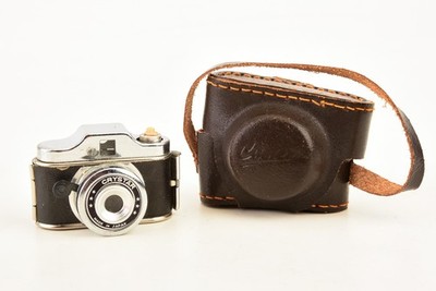 Crystar Hit Style Subminiature Camera in Case 14×14mm Exposures 17.5mm Film V20