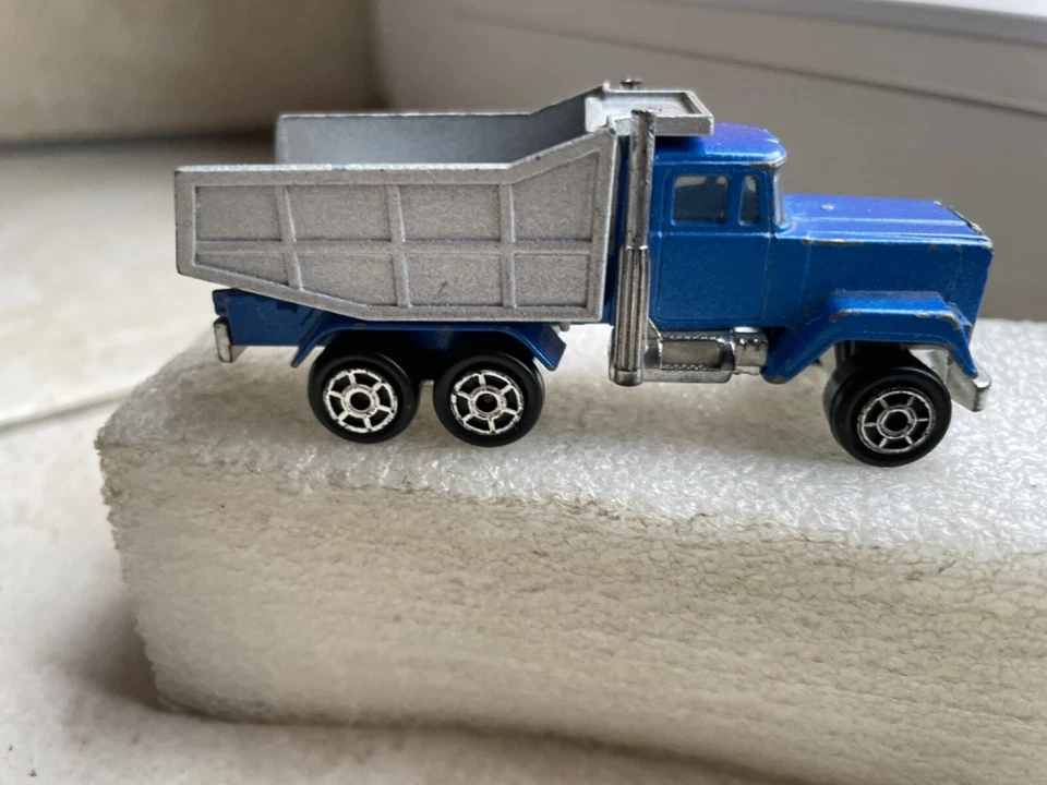 MAJORETTE MADE IN FRANCE CAMION BENNE MACK BLEU  Nr. 297 1/100 - Photo 4/4