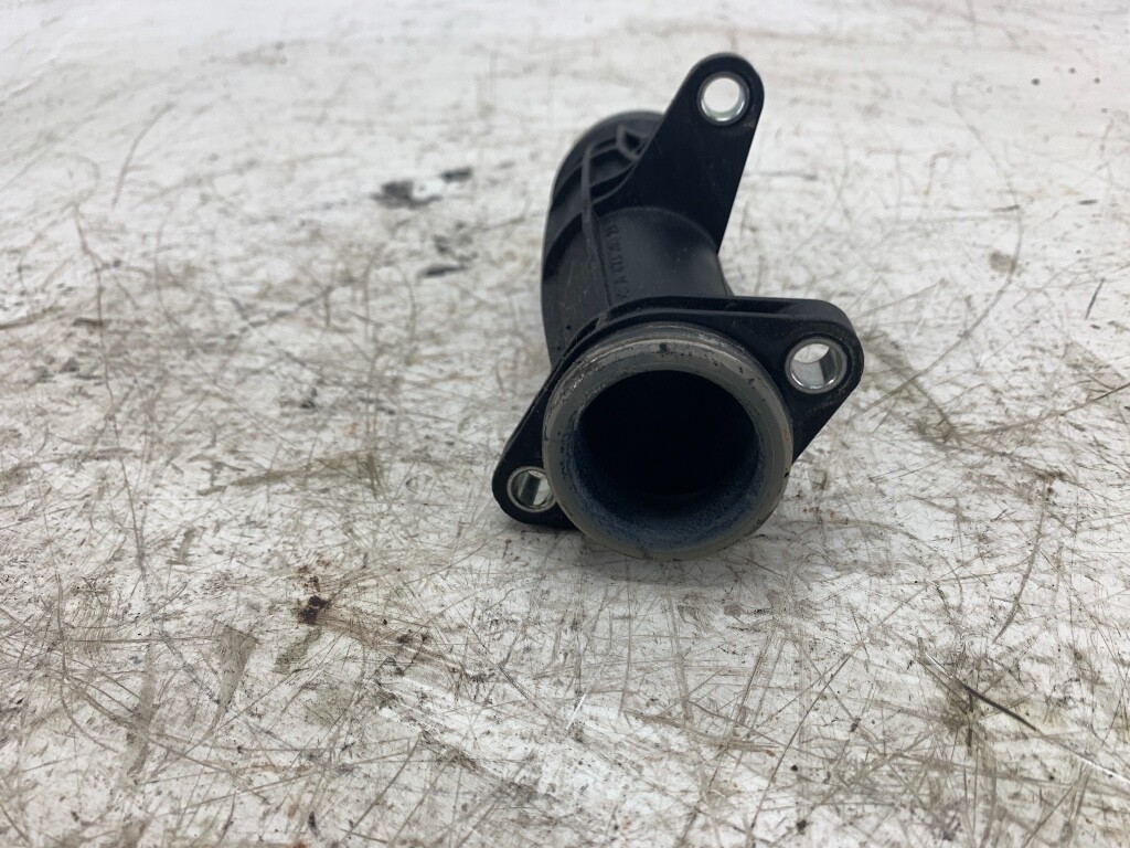 Detroit Diesel DD15 Engine Oil Coolant Outlet Nipple A4732032331 