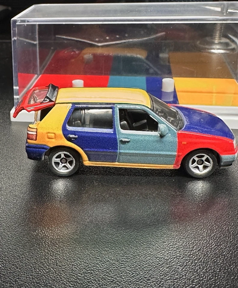 Matchbox CollectorsMatchbox 1995 Volkswagen Golf Harlequin - Image 4 of 4