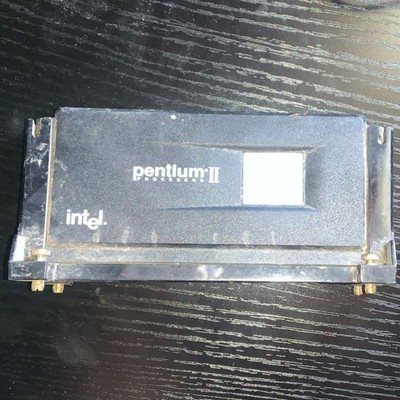 Intel Pentium II 80632PY450512PE SL2UT 450MHz 1-Core Slot 1 512KB L2 100MHz CPU