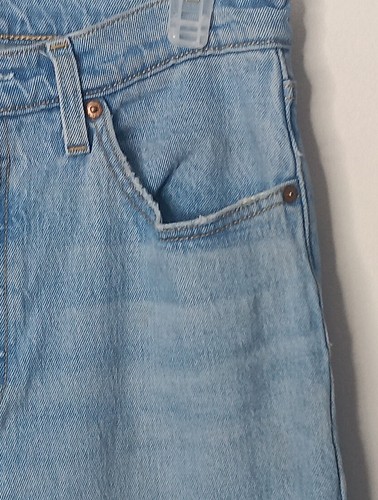 Levi's 501 Women's Size 28x32 Light Wash Button Fly Tapered Leg Jeans - Picture 10 of 18