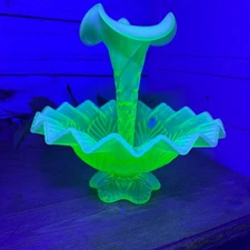 Fenton Epergne Uranium Spiral Glass One Trumpet Horn Glows Vaseline Ivory Crest