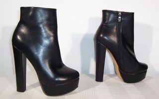schöne Kunstleder Stiefeletten von Only Maker Farbe Schwarz Größe 38