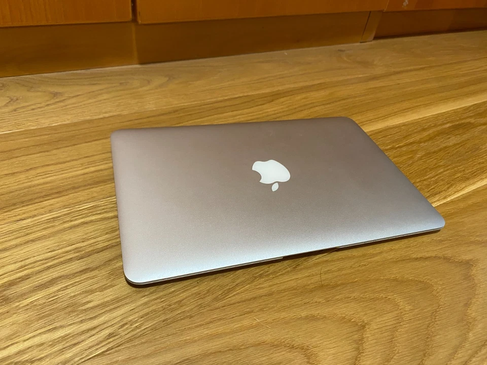 Apple MacBook Air 128GB SSD, 1,4 GHz Dual, 4GB Ram, 1,5GB Grfk, MacOS 15 Sequoia - Bild 4 von 4
