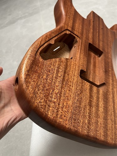 AAAAA neuer Mahagoni E-Gitarrenkörper und Satin Flammenahorn verdickte Abdeckung - Bild 12 von 13