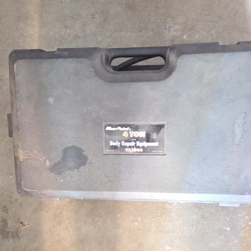 Blue Point 4 Ton Porta Power Model YA15441B Cases Included