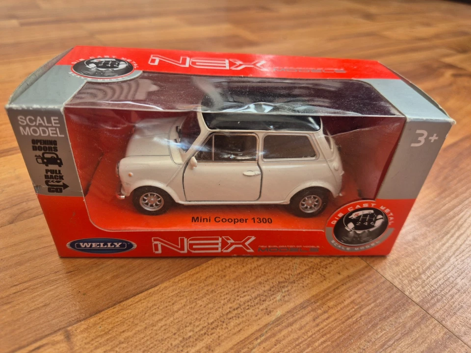 Modèle De Voiture Mini Cooper 1300 NEX WELLY Échelle 1:36 Toit Noir - Photo 1/4