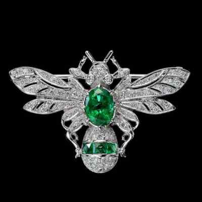 Pretty Bee Design Vivid Green 2.63CT Emerald With White Cubic Zirconia Brooch