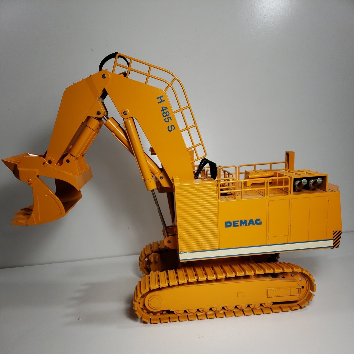 黒 桜古典 nzg 初期モデル パワーショベルDEMAG - cegsolido.com