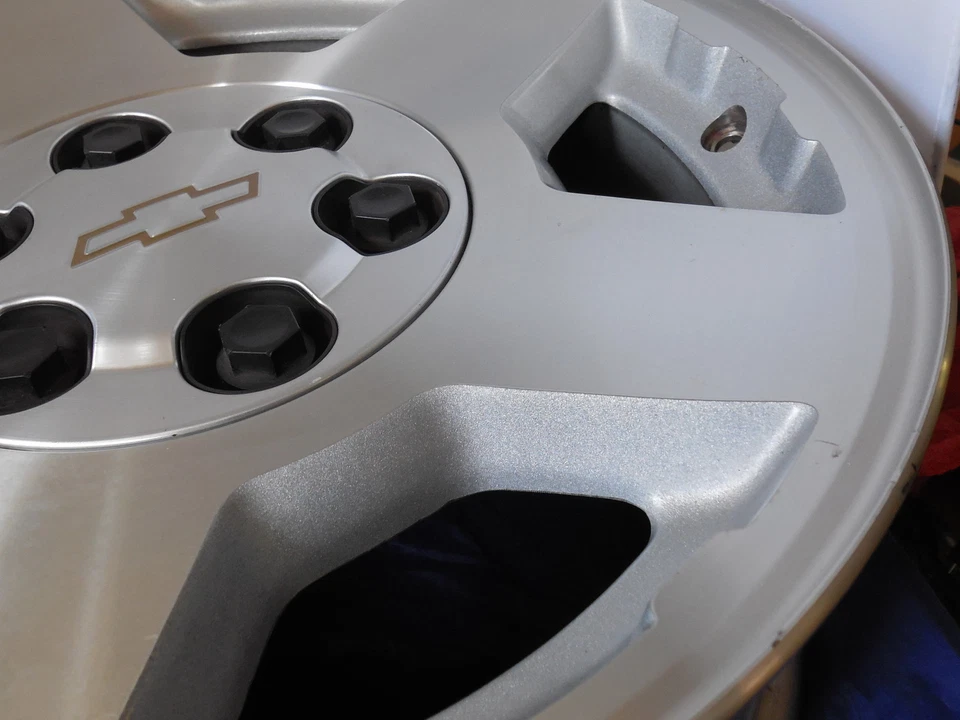 17 INCH 04 05 2006 2007 CHEVY SILVERADO 1500 SUBURBAN OEM ALLOY WHEEL RIM 5196 Foto 4 de 4