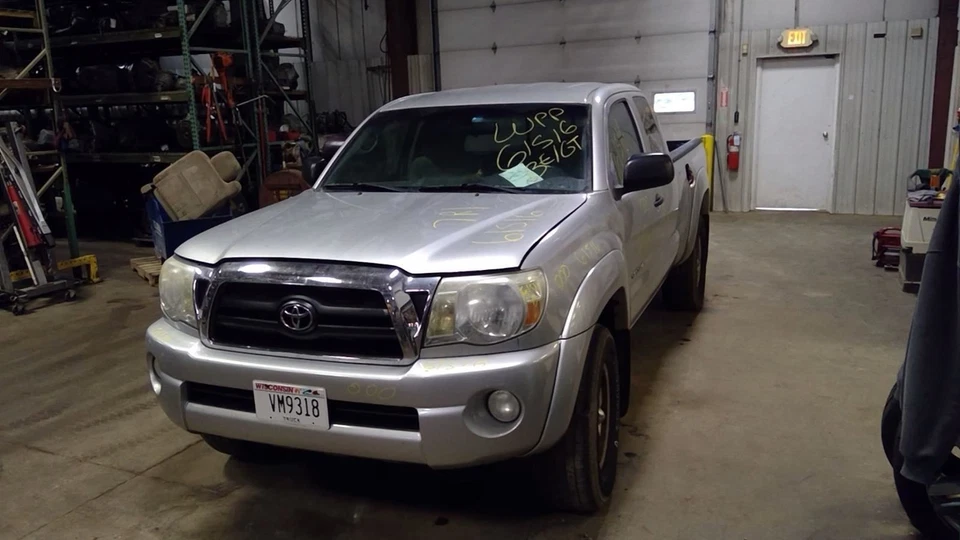 (LOCAL PICKUP ONLY) Rear Bumper Chrome With Tow Package Fits 05-15 TACOMA 440391 - Image 2 of 4