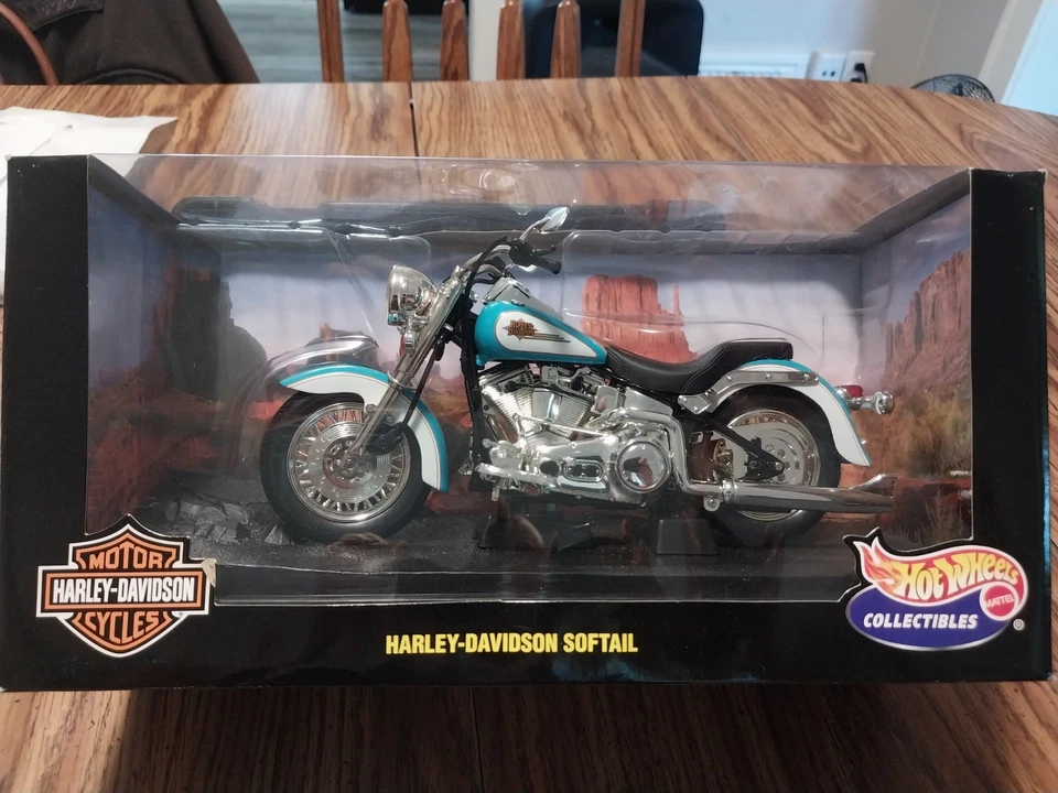 1999 Hotwheels 1/10 Scale Harley Davidson Softail - Image 2 of 2