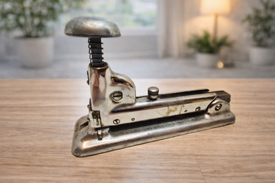 Vintage 1918 HOTCHKISS Model No. 1 A Wire Stapling Machine Stapler Old Antique
