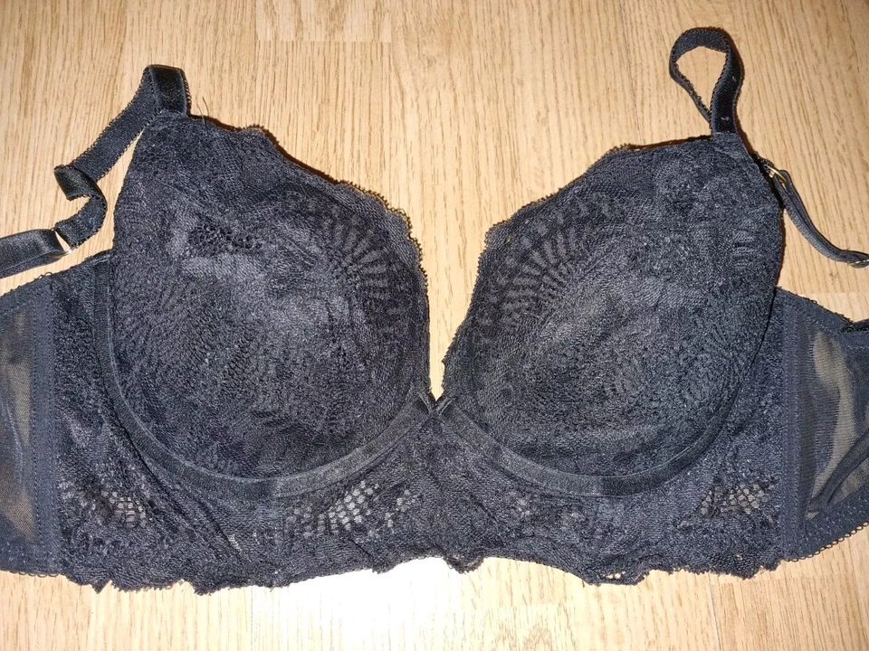 Gorgous Black NEW LOOK padded Underwired bra size 34DD - Image 1 of 1