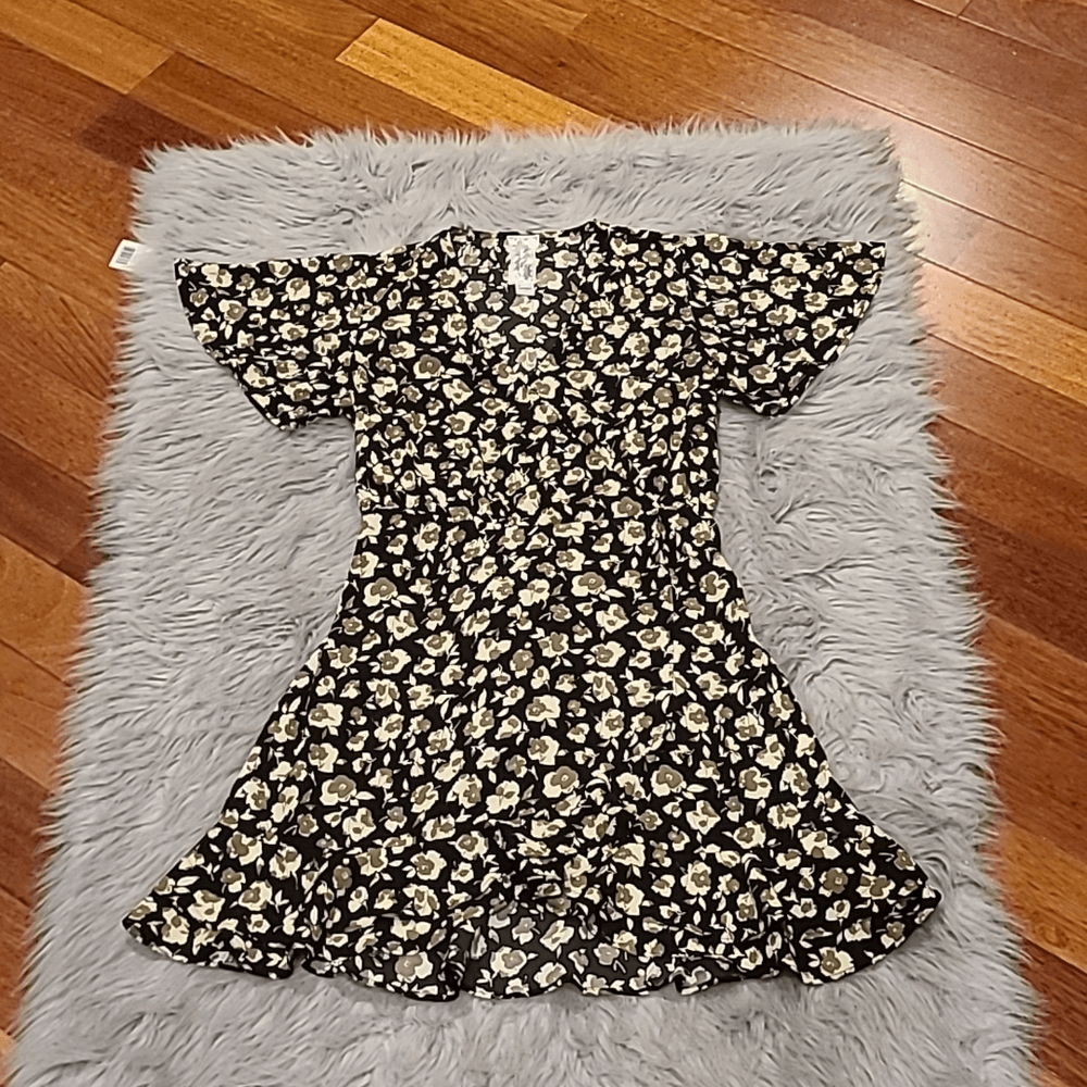 Sadie and sage womens black, cream and tan floral v neck dress size medium  | eBay
