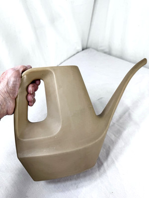 Vtg Rubbermaid Watering Can 1 3/4 Qt Plant Garden Beige Hard Plastic #3142 FrShp