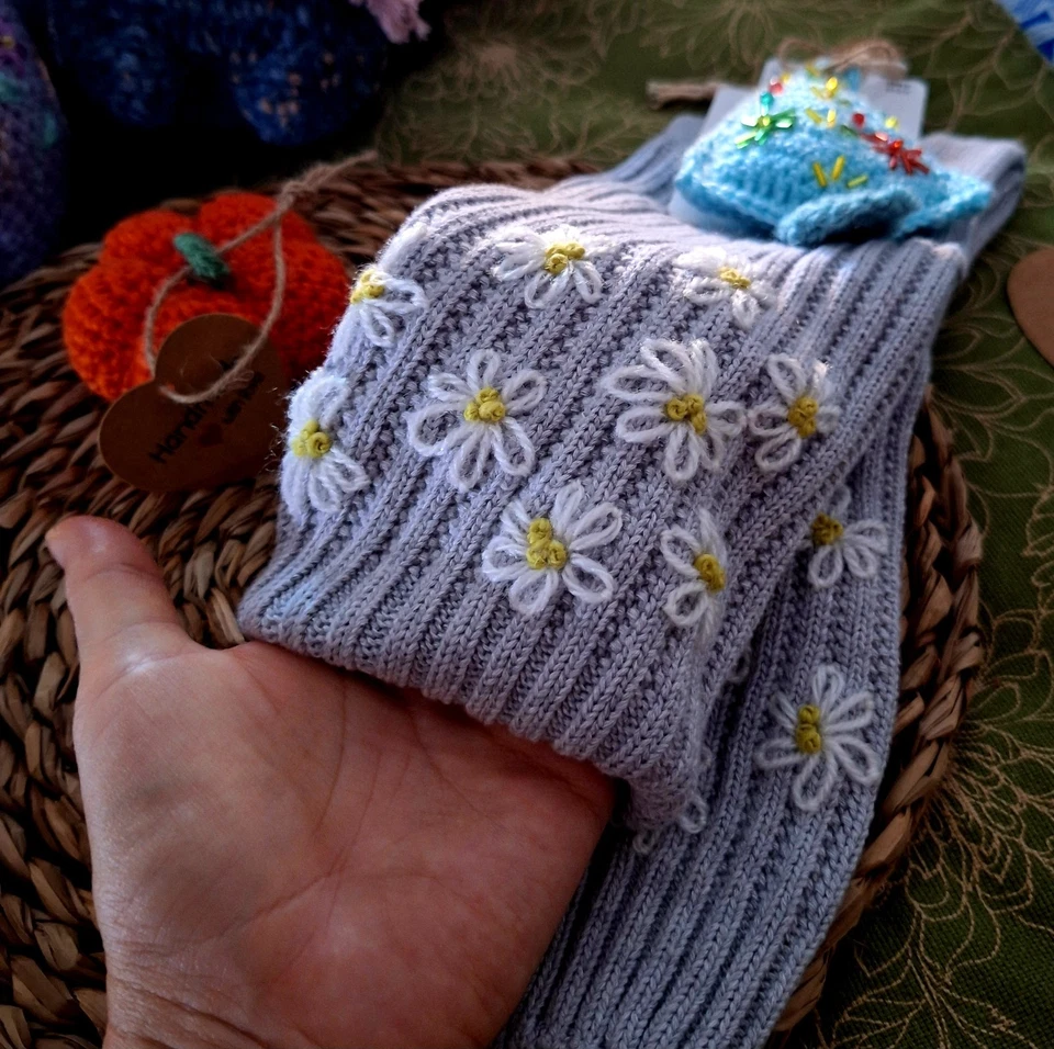 Calcetines  Bordados Mujer,ideas De Regalo,Navidad, artesanal  - Imagen 2 de 4