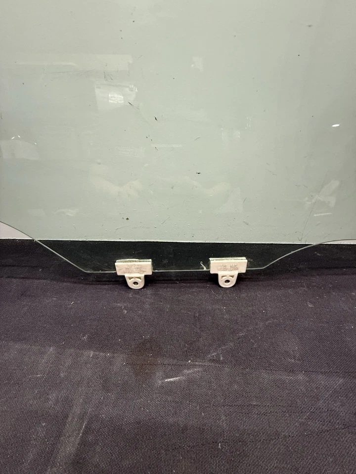 Nissan Versa 2007-2012 hatchback ventana puerta de vidrio lado del pasajero delantero derecho Foto 4 de 4