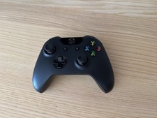 Microsoft Xbox Wireless Controller mit Akkupa...