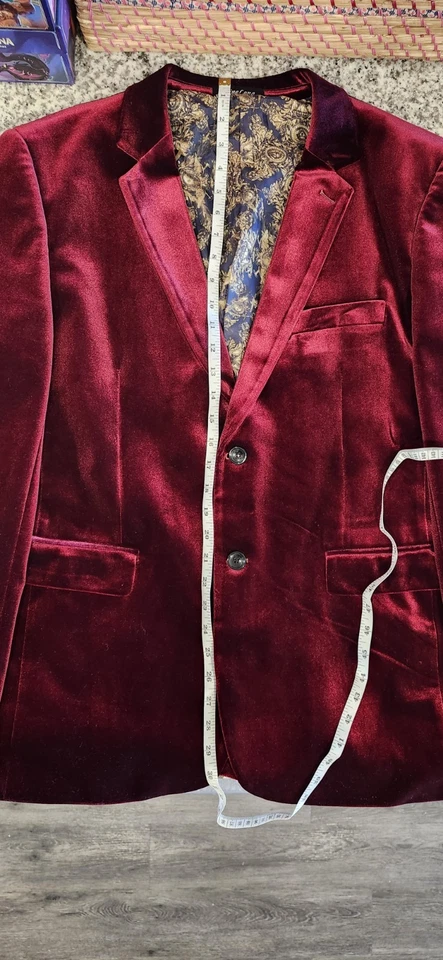 Red Velvet Suede Overcoat with detailed lining Men's Large Long Sleeve 3 button - Image 4 of 4