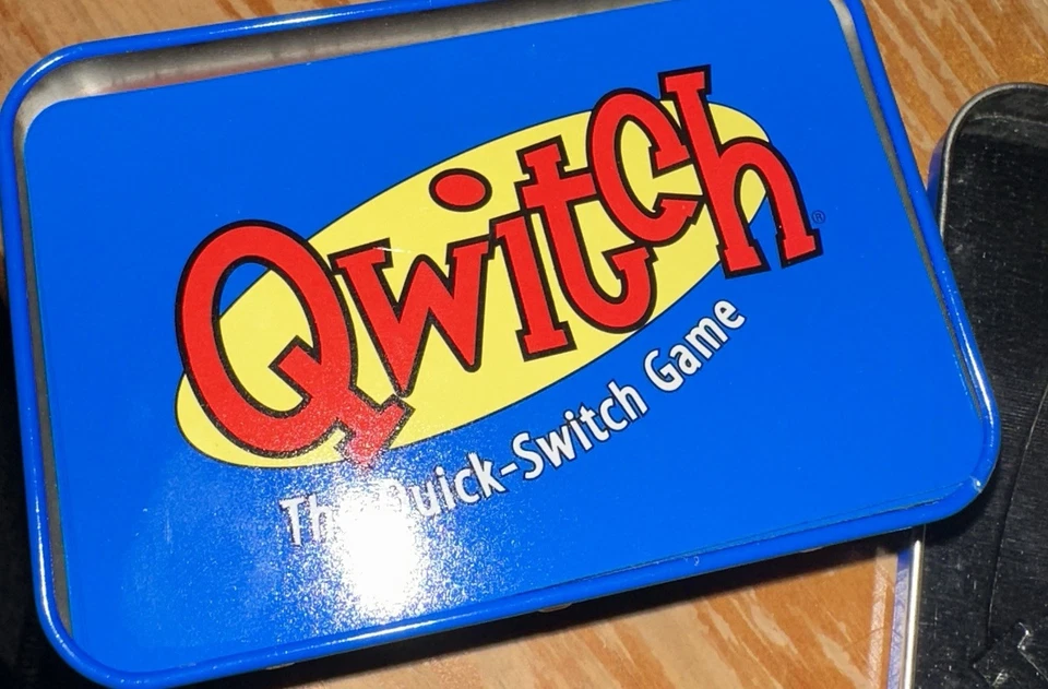 Qwitch Tin Edition, The Quick-Switch Card Game, Out of the Box, 2005 Completo Foto 2 de 4