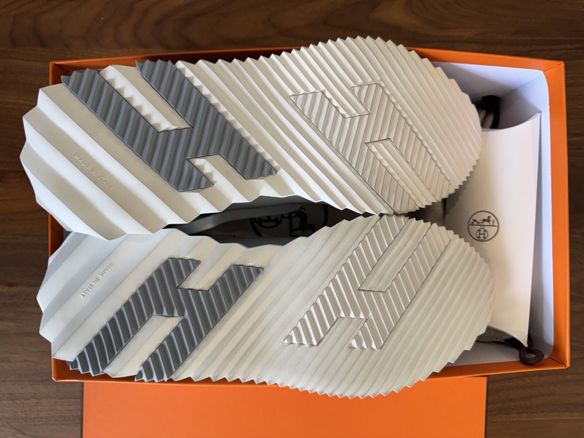 エルメス
プードルオルフェーヴル 
01パーマブラス Bouncing sneaker - Grey | Hermès Mainland China
