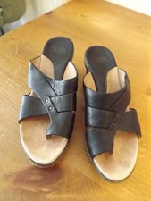 SOFFT black leather SANDAL 9M 2.75" high heel