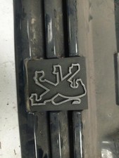 Calandre Peugeot 405