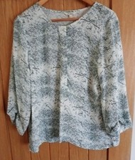 An Adini White & Blues Top Size M (Est 14-18)