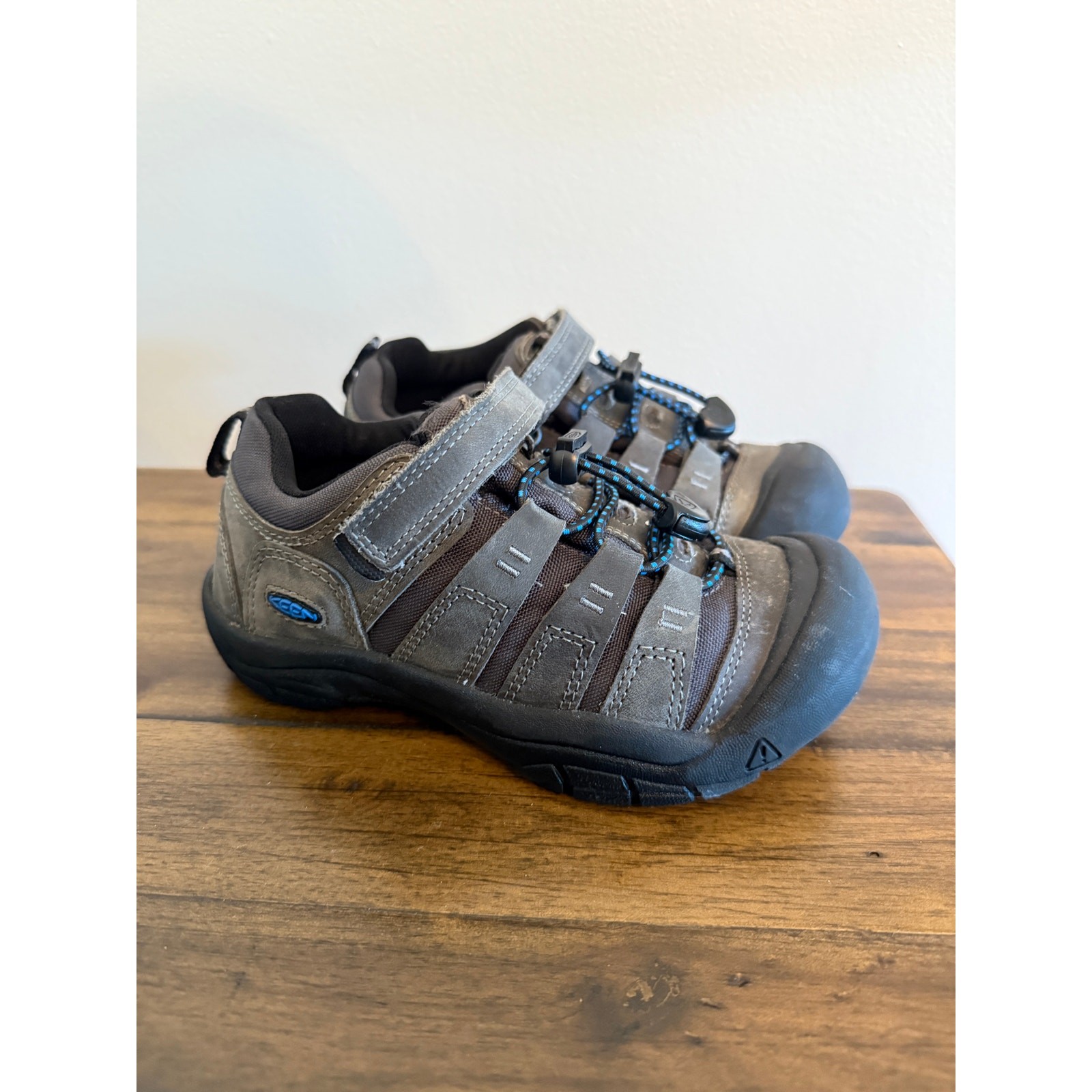 Scarpa Keen Newport bambino unisex taglia 13 acciaio grigio blu brillante