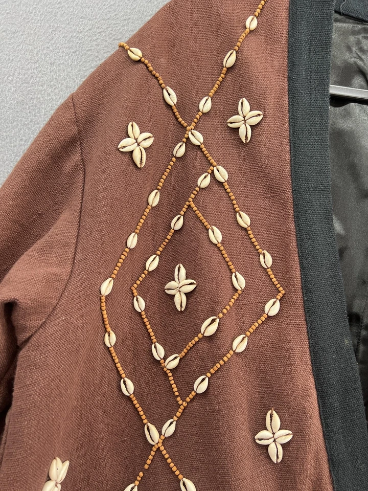 Chaqueta Ashro Mujer Pequeña Marrón Cowrie Shell Cuentas Forrada Frente Abierto Boho Tribal Foto 2 de 4