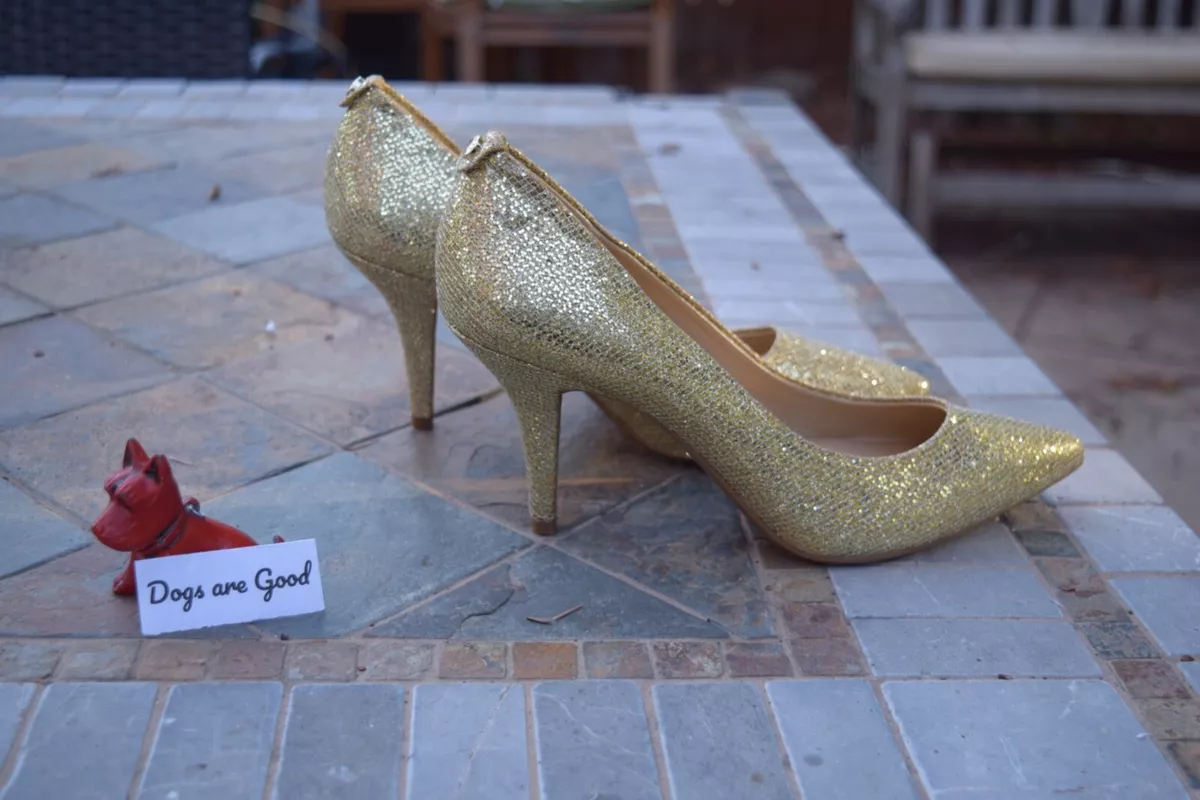Michael kors gold glitter hotsell pumps
