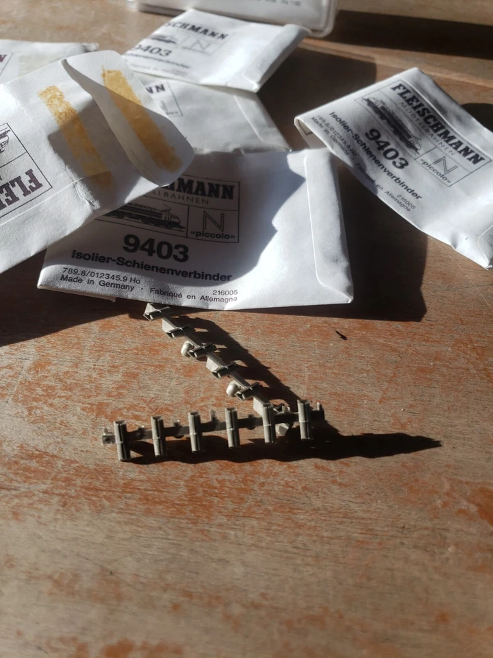 Fleischmann 9403 N Scale Insulated Joiner 7 Packs Of 12 NEW - Image 4 of 4