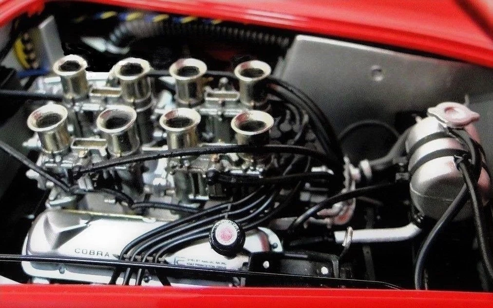 Coche de carreras Ford Shelby Cobra con llantas de radios y motor 289 1:12 MODELO A GRAN ESCALA Foto 4 de 4