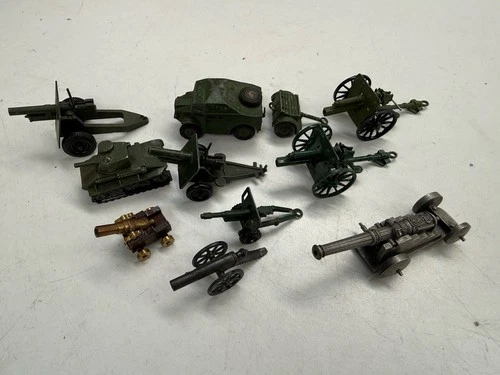 COLLECTION OF VINTAGE MILITARY VEHICLES & CANONS - DINKY ETC