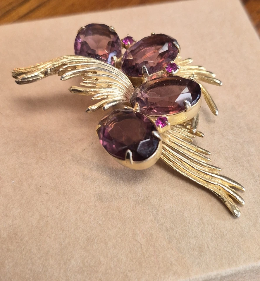 Broche de piedra ovalada púrpura amatista tono dorado MCM vintage RARO Foto 3 de 4