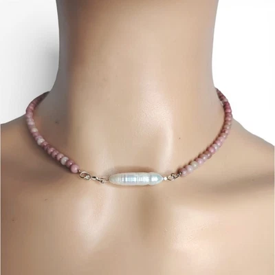 Zarte Halskette Choker aus Rhodonit mit Süßwasser Barockperle - Bild 1 von 4
