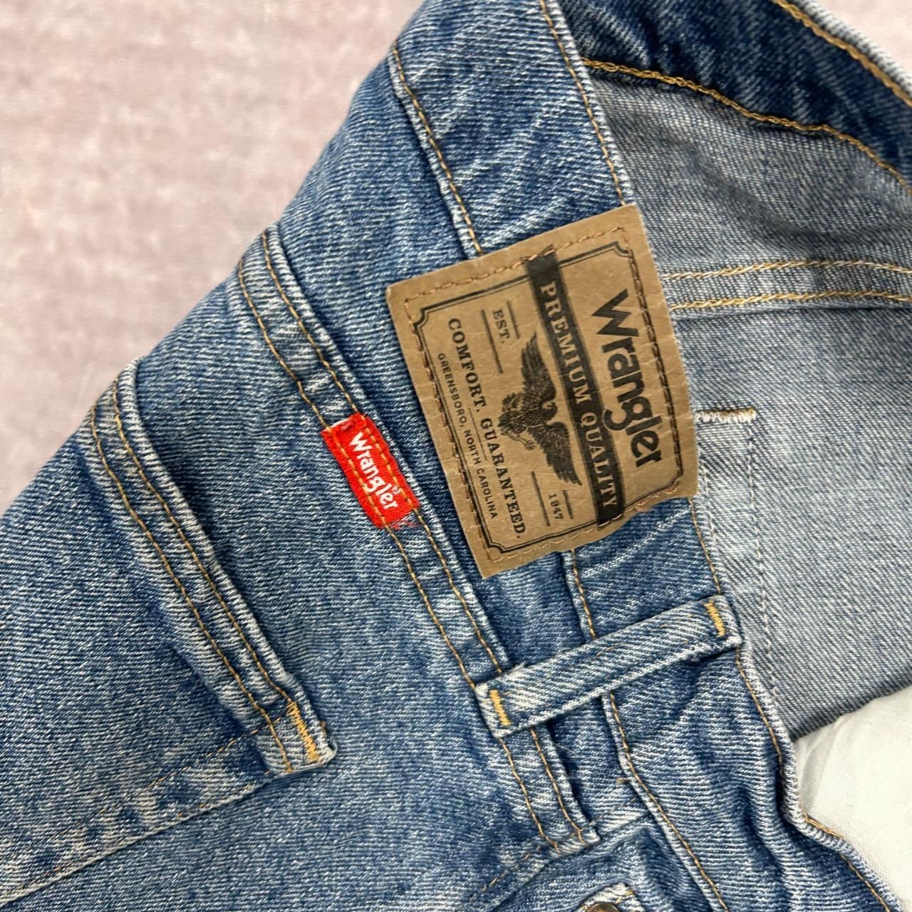 Wrangler Denim Shorts Relaxed fit Jean shorts / jorts Men's 32 thumbnail 4