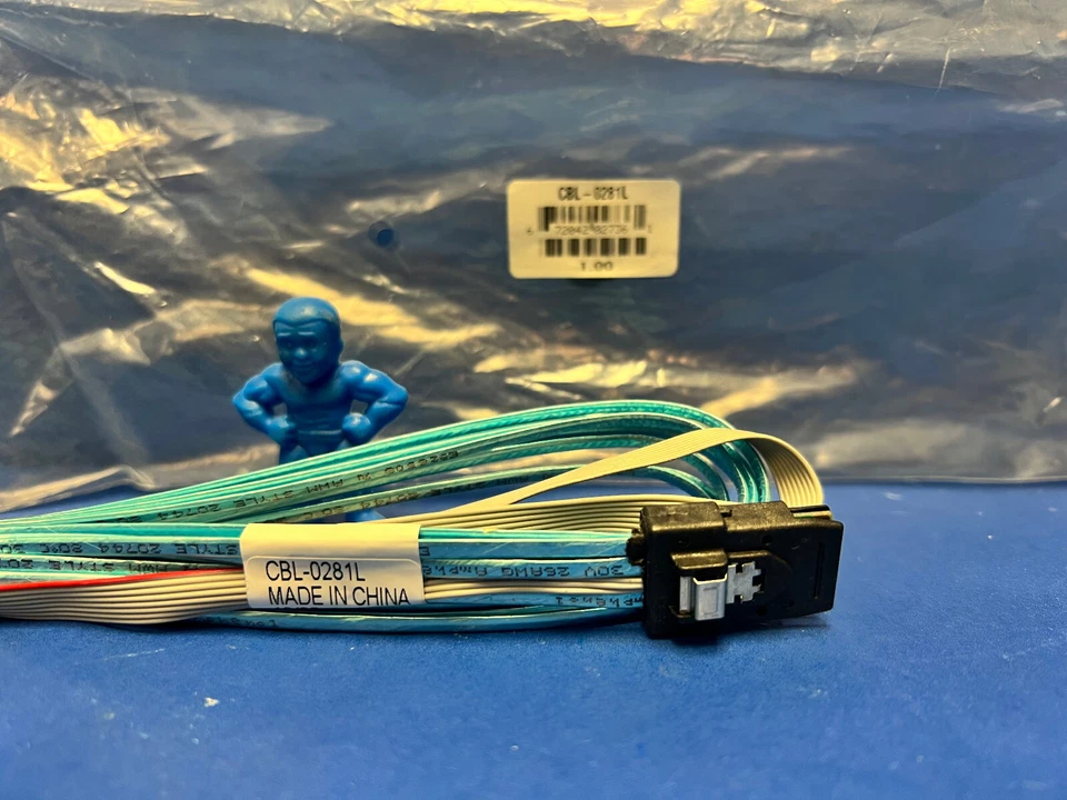 Supermicro CBL-0281L Serial Attached SCSI (SAS) Cable .75M - Image 3 of 4