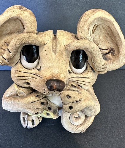 Ratón de cerámica Hindt Art con queso grandes ojos tristes 6”T de colección - Imagen 2 de 7